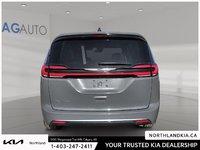 2023 Chrysler Pacifica Touring-L-2
