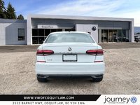 2021 Volkswagen Passat Highline 2.0T 6sp at w/Tip-2