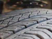 2024 Audi Q3 KOMFORT IN WHITE EQUIPPED WITH A 2.0L TURBO I4 , QUATTRO AWD , 8SPD AUTO , PANORAMIC SUNROOF , LEATHER HEATED SEATS + SW , PWR L-6