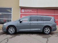 2023 Chrysler Pacifica LIMITED IN CERAMIC GREY EQUIPPED WITH A 3.6L V6 , FWD , 9SPD AUTO , NAPPA LEATHER VENTED/HEATED SEATS + SW , REMOTE START , ADV-6