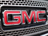 2016 GMC Acadia DENALI IN WHITE EQUIPPED WITH A 3.6L V6 , AWD , 6SPD AUTO , PREMIUM BOSE AUDIO , DUAL EXHAUST , SUNROOF , DUAL HEADREST DVD ENTE-2