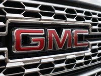 2022 GMC Canyon DENALI IN WHITE EQUIPPED WITH A 3.6L V6 , 4X4 , AUTO TRANSMISSION , LEATHER HEATED SEATS , BACKUP CAM , PREMIUM AUDIO , WOOD TRI-2