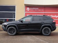 2019 Jeep Cherokee TRAILHAWK IN DIAMOND BLACK EQUIPPED WITH A 3.2L V6 , 4X4 , 9SPD AUTO , 8.4INCH W/NAV , COMFORT & CONVENIENCE GROUP , COLD WEATHE-6