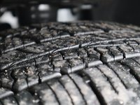 2022 Jeep Cherokee LIMITED IN BRIGHT WHITE EQUIPPED WITH A 2.0L TURBO I4 , 4X4 , 9SPD AUTO , BACKUP CAM , BSM/RCPD , ADV CRUISE W/LKA , PWR FRONT S-5