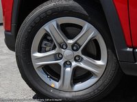 2024 Jeep Compass NORTH IN RED HOT PEARL EQUIPPED WITH A 2.0L TURBO I4 , 4X4 , 8SPD AUTO , POWER LIFTGATE , 10.1INCH TOUCHSCREEN W/NAV , POWER DRI-7