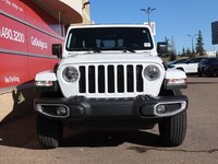 2023 Jeep Gladiator SPORT S IN BRIGHT WHITE EQUIPPED WITH A 3.6L V6 , 4X4 , 6SPD MANUAL , 17INCH RIMS , HARDTOP , COLD WEATHER GROUP , CONVENIENCE G-1