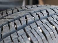 2023 Jeep Gladiator SPORT S IN BRIGHT WHITE EQUIPPED WITH A 3.6L V6 , 4X4 , 6SPD MANUAL , 17INCH RIMS , HARDTOP , COLD WEATHER GROUP , CONVENIENCE G-4