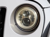 2018 Jeep WRANGLER JK UNLIMITED UNLIMITED SAHARA IN BRIGHT WHITE EQUIPPED WITH A 3.6L V6 , 4X4 , 5SPD AUTO , 18INCH RIMS , REMOTE START , NAV , ANTI SPIN DIFF ,-3