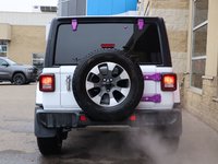 2021 Jeep Wrangler UNLIMITED SAHARA IN BRIGHT WHITE EQUIPPED WITH A 2.0L TURBO I4 , 4X4 , 8SPD TF AUTO , 4X4 , 18INCH RIMS , REMOTE START , NAV & S-7