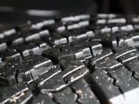 2021 Jeep Wrangler UNLIMITED SAHARA IN BRIGHT WHITE EQUIPPED WITH A 2.0L TURBO I4 , 4X4 , 8SPD TF AUTO , 4X4 , 18INCH RIMS , REMOTE START , NAV & S-4