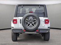 2024 Jeep Wrangler SAHARA IN BRIGHT WHITE EQUIPPED WITH A 3.6L V6 , 4X4 , 8SPD AUTO , SIDE STEPS , SAFETY GROUP , TECH GROUP , NAV , TRAILER TOW/HD-4