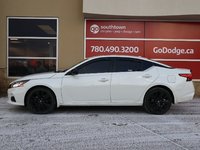 2022 Nissan Altima SR MIDNIGHT EDITION IN WHITE EQUIPPED WITH A 2.5L I4 , AWD , CVT AUTO , BLACK RIMS , PWR SUNROOF , DUAL EXHAUST , LEATHER HEATED-6