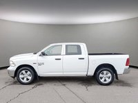 2024 Ram 1500 Classic TRADESMAN IN BRIGHT WHITE EQUIPPED WITH A 5.7L HEMI V8 , 4X4 , 8SPD TF AUTO , SXT PCKG , BACKUP CAM , AUTO LIGHTS , AC , CRUISE-2