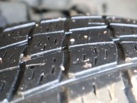 2017 Ram 1500 BIG HORN IN RED PEARL EQUIPPED WITH A 5.7L HEMI V8 , 4X4 , 8SPD TF AUTO , DUAL ZONE AC , 121L TANK , BACKUP CAM , PARK SENSE , R-5