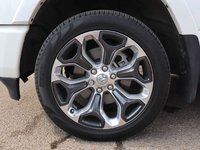 2023 Ram 1500 LIMITED IN IVORY TRI COAT PEARL EQUIPPED WITH A 5.7L HEMI V8 , 8SPD AUTO , 4X4 , 22INCH POLISHED ALUMINIUM RIMS , PANORAMIC SUNR-4