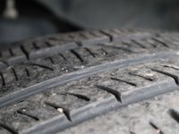 2023 Ram 1500 LARAMIE NIGHT EDITION IN BRIGHT WHITE EQUIPPED WITH A 5.7L HEMI V8 W/ETORQUE , 4X4 , 8SPD AUTO , 125L TANK , PWR RUNNING BOARDS-5