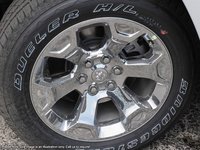 2025 Ram 1500 BIG HORN IN BRIGHT WHITE EQUIPPED WITH A 3.6L V6 W/ETORQUE , 4X4 , 8SPD AUTO , TRAILER BRAKE CONTROL , 20INCH RIMS , BIG HORN LV-6