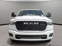 2025 Ram 1500 BIG HORN SPORT IN BRIGHT WHITE EQUIPPED WITH A 3.0L TWIN TURBO , 4X4 , 8SPD AUTO , PANORAMIC SUNROOF , 125L TANK , TONNEAU , BIG-1