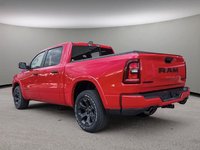 2025 Ram 1500 BIG HORN NIGHT EDITION IN FLAME RED EQUIPPED WITH A 3.0L TWIN TURBO I6 , 4X4 , 8SPD AUTO , TONNEAU , TRAILER BRAKE , BIG HORN LV-3