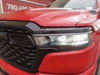 2025 Ram 1500 BIG HORN NIGHT EDITION IN FLAME RED EQUIPPED WITH A 3.0L TWIN TURBO I6 , 4X4 , 8SPD AUTO , TONNEAU , TRAILER BRAKE , BIG HORN LV-7
