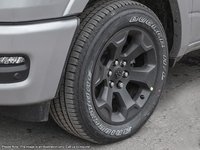 2025 Ram 1500 BIG HORN NIGHT EDITION IN BILLET SILVER EQUIPPED WITH A 3.0L TWIN TURBO I6 , 4X4 , 8SPD AUTO , PANO SUNROOF , 125L TANK , TONNEA-7