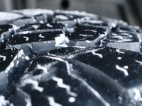 2017 Ram 2500 LIMITED MEGA CAB IN RED PEARL EQUIPPED WITH A 6.7L CUMMINS TURBO DIESEL I6 , 4X4 , 6SPD AUTO , REAR AUTO LVL AIR SUSPENSION , SU-5