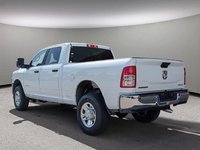 2024 Ram 2500 BIG HORN IN BRIGHT WHITE EQUIPPED WITH A 6.4L HEMI V8 , 4X4 , 8SPD AUTO , PROTECTION GROUP , PUSH START , HD SHOCKS , CLASS V HI-3