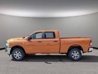 2024 Ram 2500 BIG HORN IN OMAHA ORANGE EQUIPPED WITH A 6.7L CUMMINS TURBO DIESEL I6 , 4X4 , 6SPD AUTO , 12INCH W/NAV , REMOTE START , ALPINE A-2
