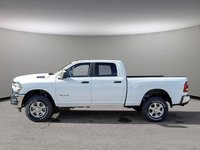 2024 Ram 2500 BIG HORN IN BRIGHT WHITE EQUIPPED WITH A 6.4L HEMI V8 , 4X4 , 8SPD AUTO , 18INCH RIMS , ALPINE UADIO , LVL 2 EQUIPMENT GROUP , O-2