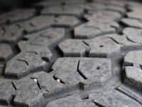 2018 Ram 3500 LIMITED IN RED PEARL EQUIPPED WITH A 6.7L CUMMINS TURBO DIESEL I6 , 4X4 , 6SPD AUTO , RUNNING BOARDS , 5TH WHEEL & GOOSENECK TOW-5