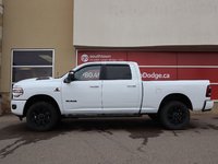 2023 Ram 3500 LARAMIE IN BRIGHT WHITE EQUIPPED WITH A 6.7L CUMMINS TURBO DIESEL I6 , 4X4 , 6SPD AUTO , REAR AUTO LVL AIR SUSPENSION , LARAMIE-6