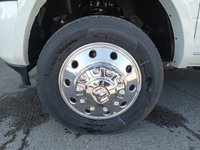 2024 Ram 5500 Chassis LARAMIE IN PEARL WHITE EQUIPPED WITH A 6.7L CUMMINS TURBO DIESEL I6 , 4X4 , 6SPD AISIN HD AUTO , 19 INCH RIMS , TANDEM FUEL TANK-5