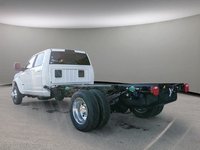 2024 Ram 5500 Chassis LARAMIE IN PEARL WHITE EQUIPPED WITH A 6.7L CUMMINS TURBO DIESEL I6 , 4X4 , 6SPD AISIN HD AUTO , 19INCH RIMS , LARAMIE LVL 1 , E-3