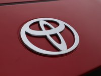 2025 Toyota Camry SE IN CHERRY RED EQUIPPED WITH A 2.5L HYBRID E4 ENGINE , FWD , CVT AUTO , SYNTHETIC LEATHER HEATED SEATS , DIGITAL DASH , BACKUP-2