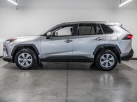 Toyota RAV4 LE 2023-4