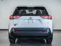 Toyota RAV4 LE 2024-6
