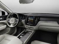 2025 Volvo XC60 Plug-In Hybrid Plus Dark Theme-7