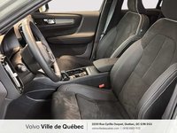 Volvo XC40 Plus Dark B5 2023-1
