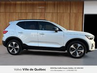 Volvo XC40 Plus Dark Theme 2023-2
