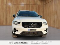 Volvo XC40 Plus Dark Theme 2023-1