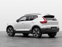 Volvo XC40 Plus Dark Theme 2025-1