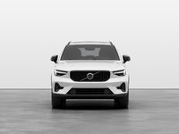 Volvo XC40 Plus Dark Theme 2025-2