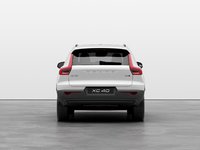 Volvo XC40 Plus Dark Theme 2025-3