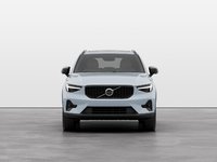 Volvo XC40 Plus Dark Theme 2025-2