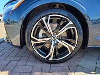 2024 Volvo S60 PLUS DARK THEME-7