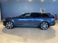 2023 Volvo V90 Cross Country B6 AWD Ultimate-1