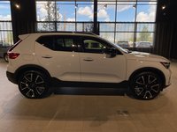 2025 Volvo XC40 B5 AWD Ultra Dark Theme-5