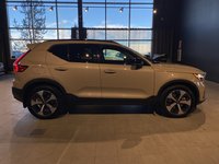 2025 Volvo XC40 B5 AWD Plus Dark Theme-5