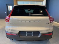 2025 Volvo XC40 B5 AWD Plus Dark Theme-3