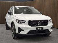 Volvo XC40 B5 AWD Plus Dark Theme 2025-2